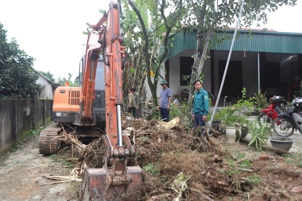 Sơn Ninh ra quân hưởng ứng đợt thi đua cao điểm xây dựng NTM chào mừng kỷ niệm 300 năm ngày sinh Đại danh y Lê Hữu Trác